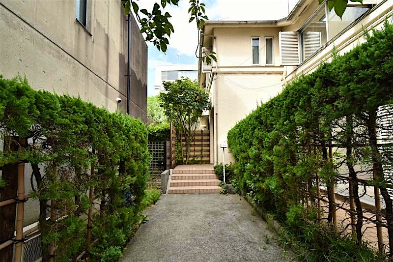 building_exterior_filename
