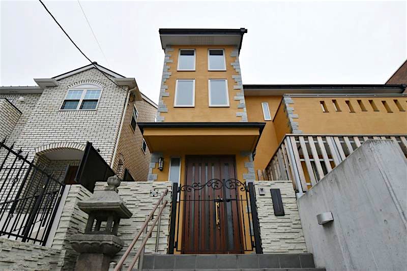 building_exterior_filename