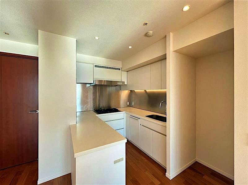 property_interior2_filename