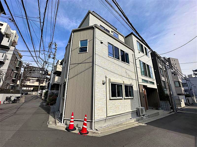 building_exterior2_filename