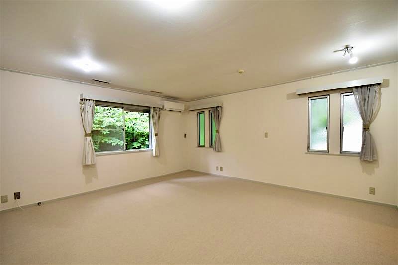 property_interior2_filename