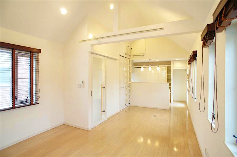 property_interior2_filename