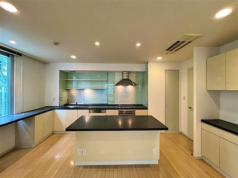 property_interior2_filename