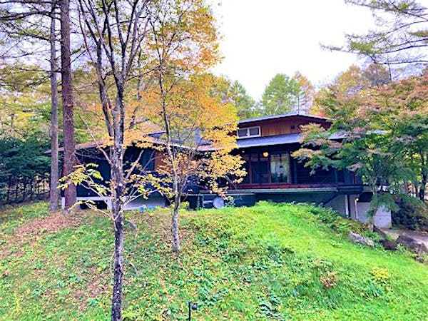 離れから見る母屋