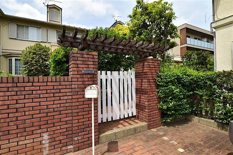 building_exterior_filename